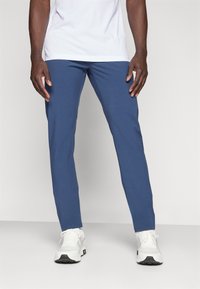 TravisMathew TECH CHINO - Trousers - dress blues