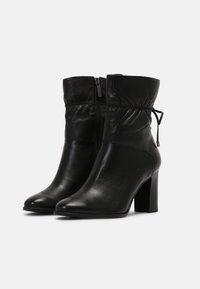 Tamaris Kotníkové boty - black