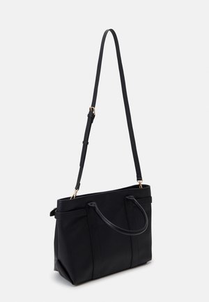 Zwarte rechthoekige draagtas met twee korte handvatten en een lange verstelbare schouderriem, afgebeeld tegen een eenvoudige lichte achtergrond.