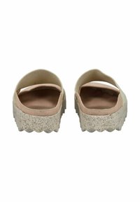 Světle béžové sandály s texturovanou, přirozeně vypadající podrážkou. Design obsahuje dvě výřezové pásky a hladkou, polstrovanou vnitřní vložku.