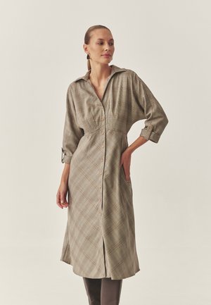 TATUUM SAMOTALI - Blusenkleid - brown