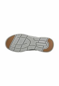 Podešev boty s bílou gumovou základnou, s vzorovanou texturou a hnědým akcentem na patě, obsahující logo a označení velikosti.