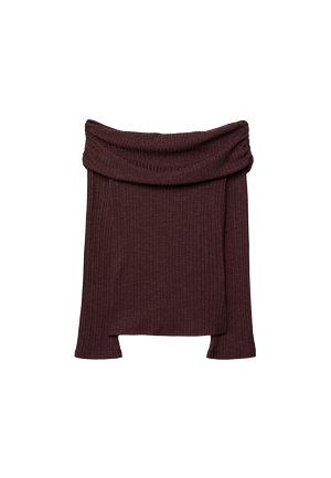 Top a maniche lunghe, in maglia a coste, scollato sulle spalle di un color marrone scuro con collo piegato e orlo dritto.