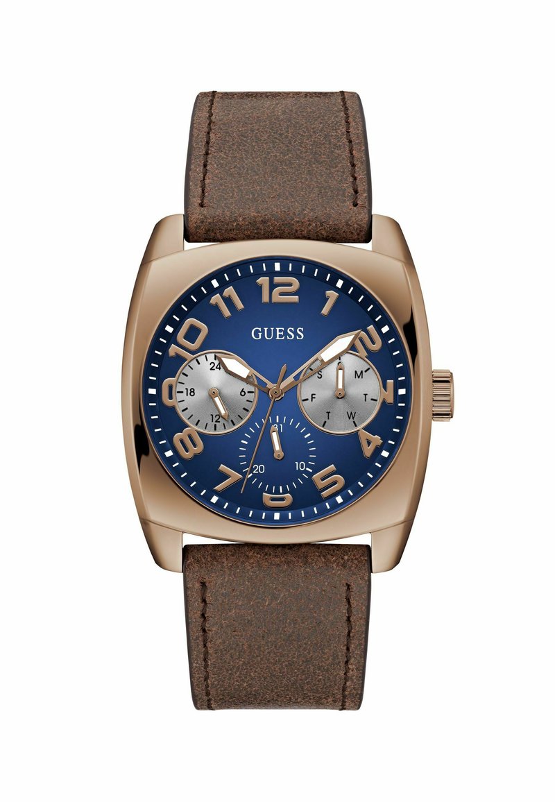 Reloj para hombre de Guess con caja en oro rosa, esfera azul marino, grandes números blancos, dos subesferas plateadas y correa de cuero marrón.