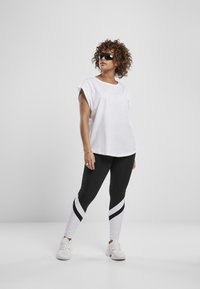Urban Classics LADIES BASIC SHAPED TEE - Basic póló - white