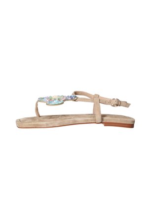 Sandalo beige piatto con cinturino alla caviglia e fibbia, decorato con perline e pietre multicolori sulla fascia frontale superiore.