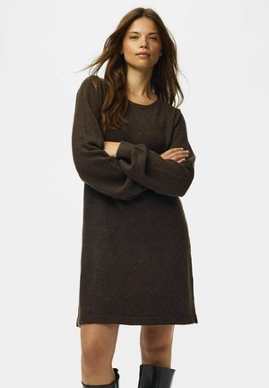 Pieces, KNITTED DRESS PCSALLY - Robe pull - hot fudge