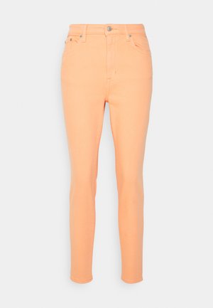HIGH-RISE SKINNY ANKLE JEAN - Jeans Slim Fit - poppy