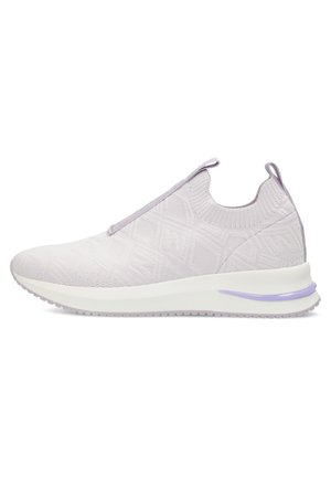 Helllila Slip-On Sneaker mit strukturiertem Strick-Obermaterial, elastischen Akzenten und einer weißen Zwischensohle mit lavendelfarbigem Streifen.