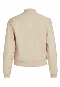 Světlé béžové bomber bundy s jemnou, hladkou texturou. Hladký límec a manžety, mírně elastický pas. Jednoduchý, minimalistický design.