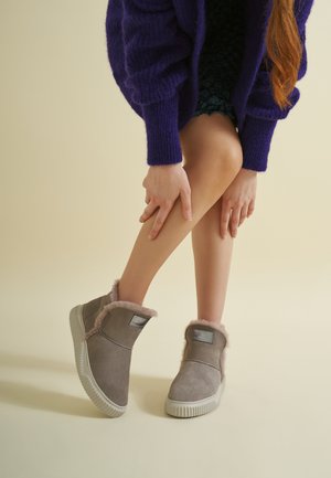 LAND - Winter boots - grau
