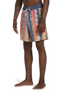 Costumi da bagno con un motivo geometrico multicolore in arancione, blu e crema. Realizzati in tessuto leggero con vita elasticizzata e cordoncino.