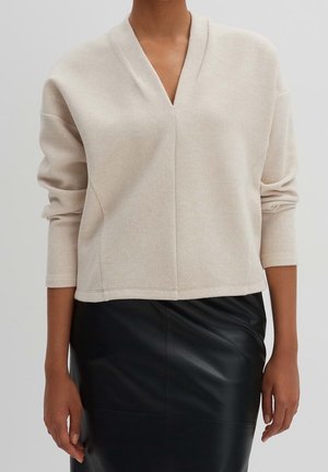 Sweater - white