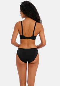 Set di bikini nero con un design semplice, dotato di spalline regolabili, chiusura con gancio sulla parte superiore e slip a copertura totale.