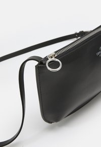 Copenhagen Studios BAG VITELLO Cross body bag black Zalando