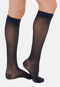 FALKE Vitalize 20 DEN W Kh trasparenti velati con compressione 1 paio, Calzini lunghi Donna, Effetto pelle Cocoon 4059, 35-38