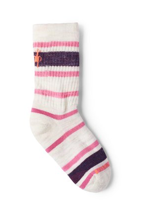 Calcetín blanco con rayas horizontales rosas y moradas, con un pequeño logo de ciervo naranja cerca del puño superior.
