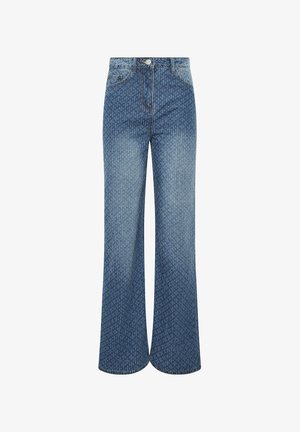 Niebieskie dżinsy z wysokim stanem, szerokimi nogawkami i subtelnym, teksturowanym wzorem na całej powierzchni, z przednimi kieszeniami i zapięciem na guzik.