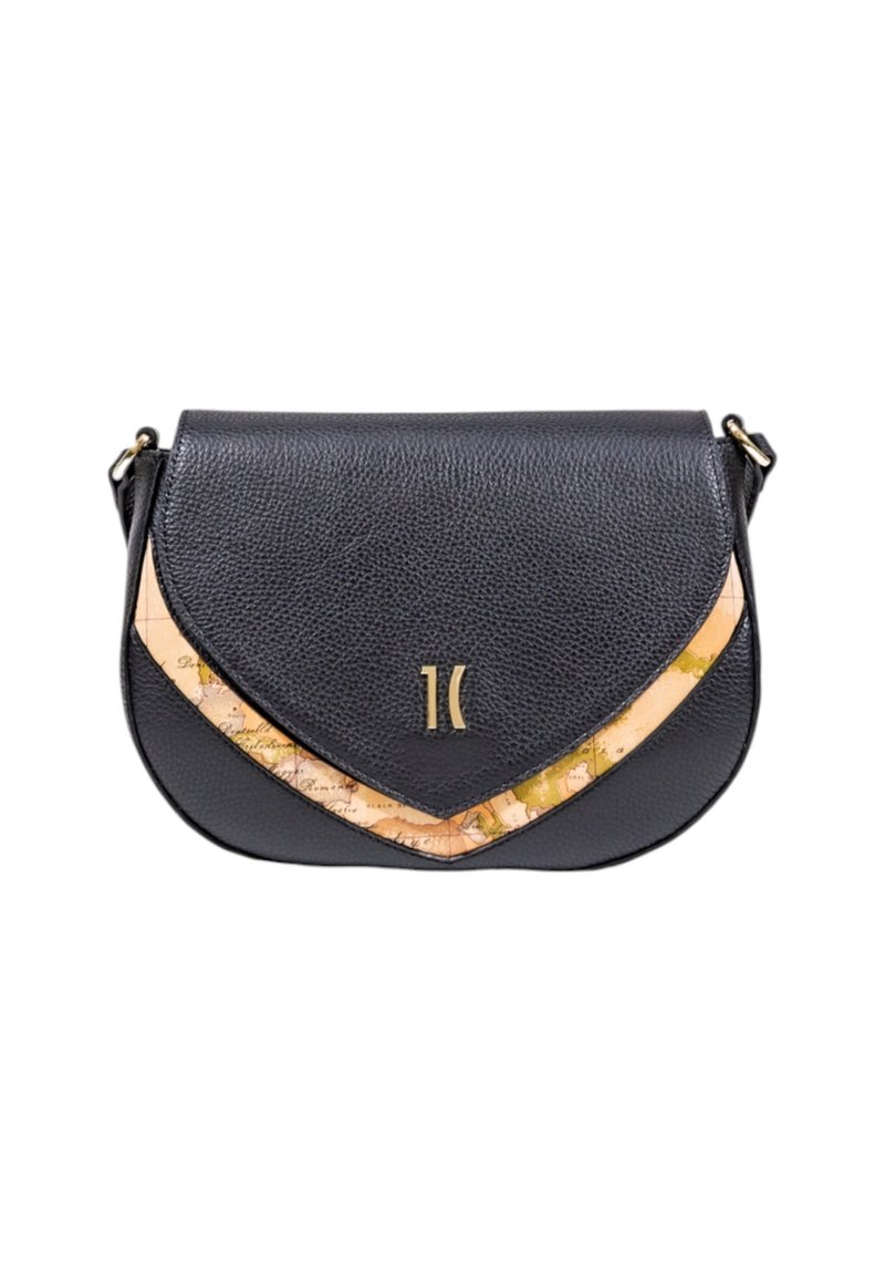 Borsa a tracolla nera in pelle con pattina curva, caratterizzata da un accentuazione dorata e un inserto con motivo mappa lungo la parte inferiore. Superficie texture.