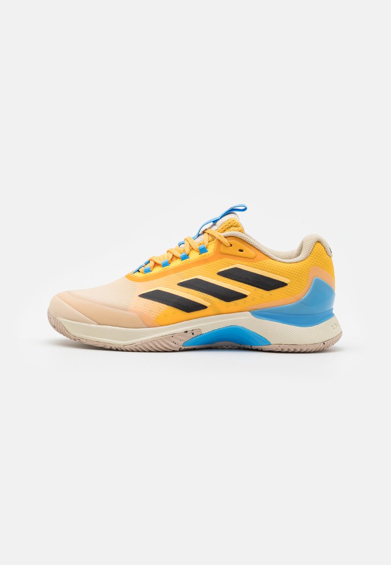 adidas Performance AVACOURT 2  - Tennissko til grusbane - semi spark/core black/blue burst