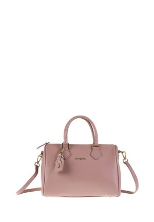 Gelaagde roze leren handtas met dubbele handgrepen, afneembare schouderriem, gouden beslag en een klein tagaccent.