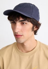 Unausgewählt, dark navy