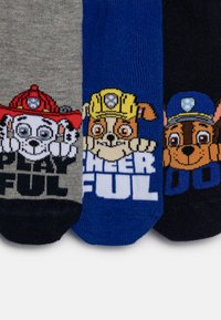 Tre paia di calzini con personaggi di cani dei cartoni animati. Colori: grigio, blu e navy. Il testo dice "GIOCOSO" e "ALLEGRIA" in lettere grasse.