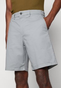 GAP ESSENTIAL SHORT - Šortky - storm cloud