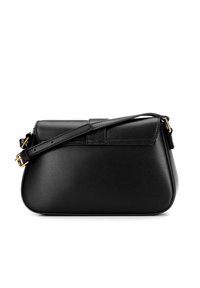 Borsa a tracolla in pelle nera con una forma strutturata, tracolla regolabile e hardware in tonalità oro. Texture liscia, design minimalista.