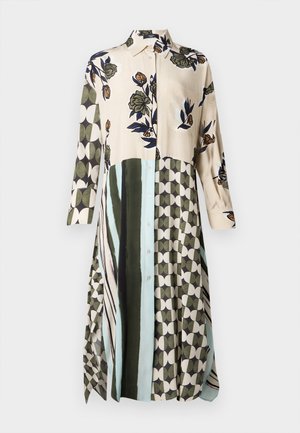 Vestido abotoado em tecido leve, apresentando padrões florais e geométricos. As cores incluem creme, verde e azul. Mangas longas e fendas laterais.