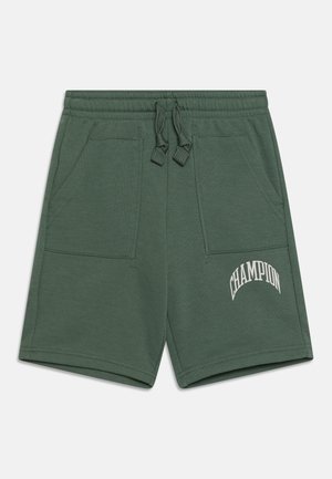 Shorts in cotone verde con elastico in vita e cordino. Presentano due tasche anteriori e il logo bianco "CHAMPION" sul lato sinistro.