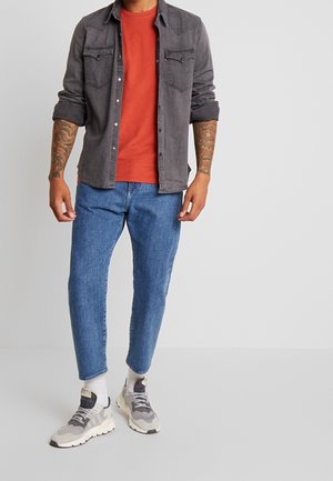 AllSaints, Camiseta básica - red