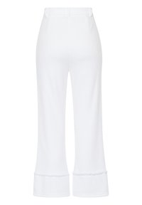 Witte, textuurgebeurde broeken met een brede pijpdesign, met een hoge taille en rafelaccenten aan de manchetten. Achteraanzicht is getoond.