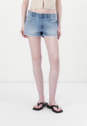 ONLDEMY - Jeansshorts - light blue denim