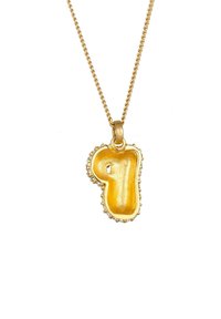 Goldene Anhänger-Halskette in abstrakter Form, mit polierter Oberfläche und Perlenrand, hängt an einer feinen Kette.