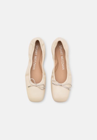 Stuart Weitzman BARDOT BOW FLAT - Balerina cipők - oat
