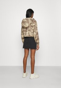 Missguided Tunn jacka - green