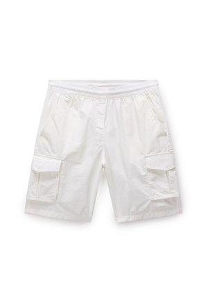 Valkoiset cargo-shortsit, joissa on joustava vyötärö, kahdella sivutaskulla ja kahdella cargo-taskulla reidessä, sileä pinta.