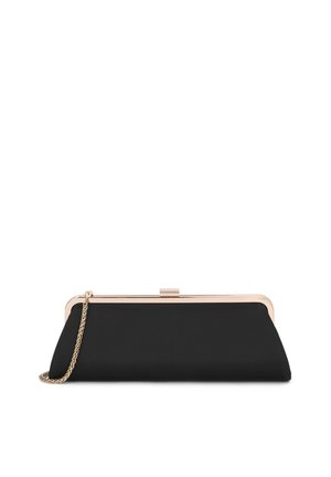 Pochette rectangulaire noire avec cadre en métal doré et bandoulière chaîne sur fond blanc.