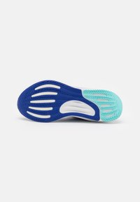 adidas Performance SUPERNOVA STRIDE - Hardloopschoenen voor op de weg - blue/zero metallic/purple tint