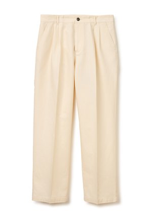 Pantaloni beige da uomo a gamba dritta con tasche laterali, pieghe, passanti per cintura e chiusura con un solo bottone nero in vita.