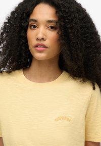 Superdry & Co ESSENTIAL LOGO WASHED  - T-shirts basic - straw yellow