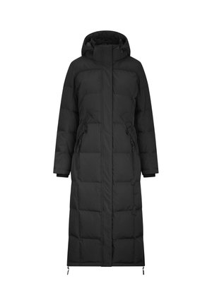 Lang svart pufferjakke med hette, med glidelås foran, snøring i midjen, sidelommer og et quiltet mønster for isolasjon.