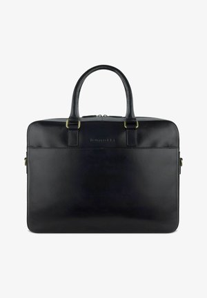 Maletín de cuero negro con dos asas redondeadas, cierre de cremallera, textura suave, detalle de logo en el frente y diseño minimalista.