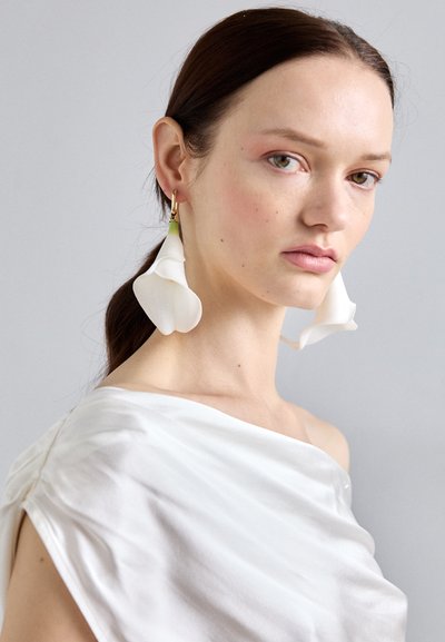 Cult Gaia CALISTA EARRING - Brincos - white