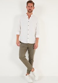 Buratti REGULAR FIT - Ing - khaki