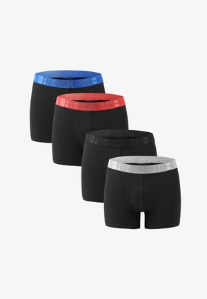 Vier Paare Herren-Boxershorts in Schwarz mit farbigen Gummibändern: Blau, Rot und Grau. Jedes Gummiband trägt den Markennamen.