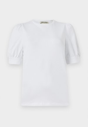 T-shirt bianco a maniche corte con scollatura rotonda e maniche a palloncino. Realizzato in tessuto morbido, presenta una silhouette pulita e dettagli delle cuciture sottili.