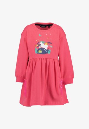 Vestido infantil de manga larga en color rosa con cintura fruncida, bolsillos con detalles de lentejuelas y un gráfico de unicornio con plantas y estrellas en el pecho.
