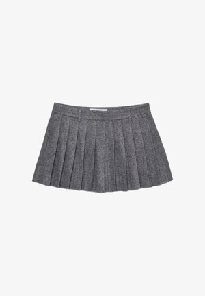 Sivá plisovaná sukňa vyrobená z textilného materiálu. Má priliehavý pás a viacero vertikálnych plisov, čo vytvára štruktúrovaný siluetu.